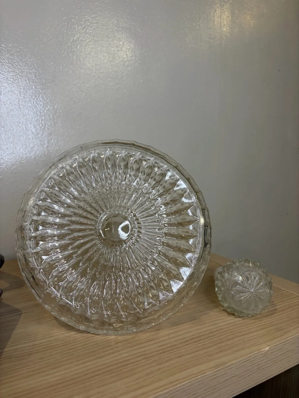 Vintage Decor Piece Cut Glass Decanter with Diamond Cut Pattern - Clear - Picture 4 of 4